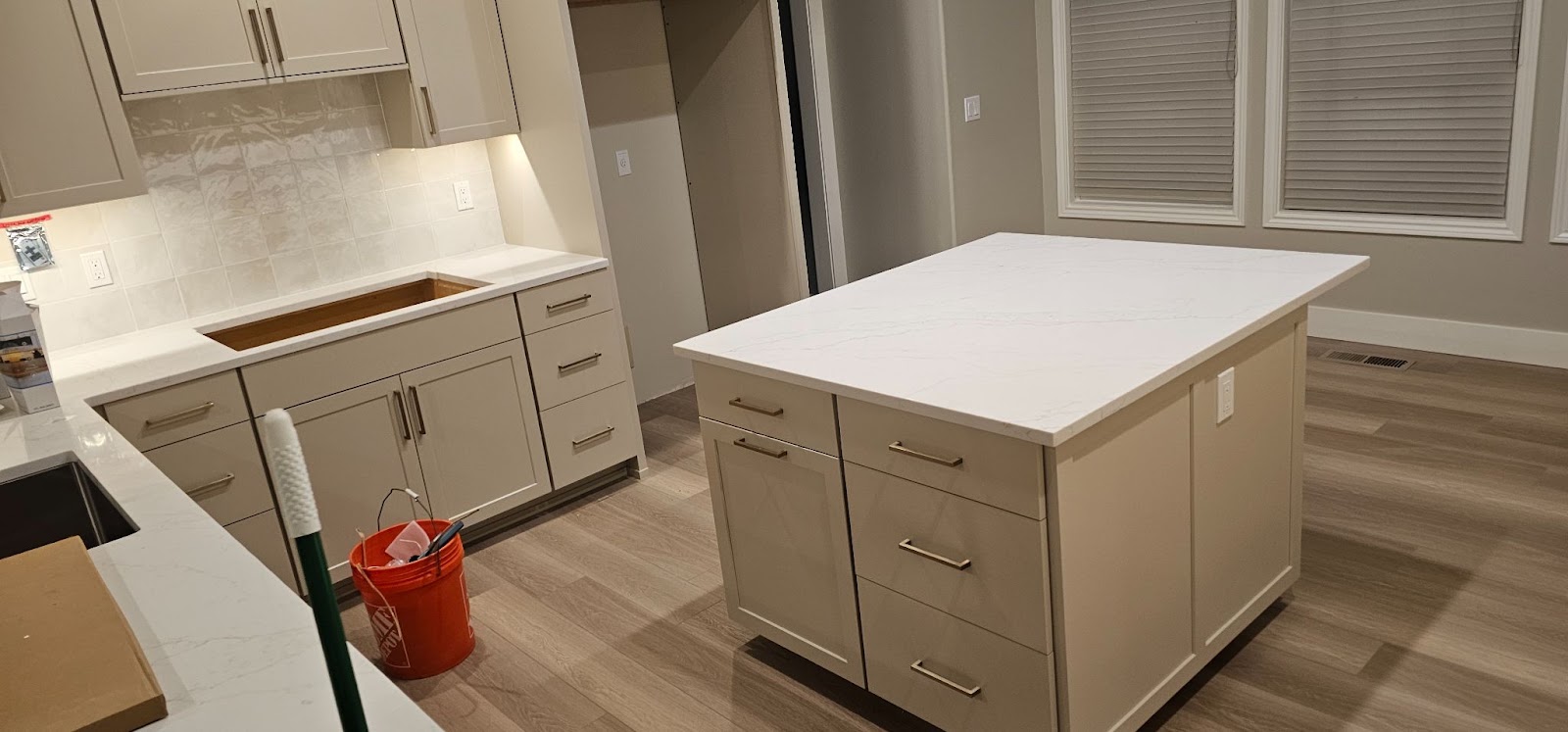 New kitchen island receptacle and under-cabinet lighting from a Vancouver, WA remodel by Brightwise Electric
